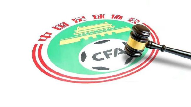 第26分钟，阿森纳任意球传入禁区被顶出，赖斯跟进打门被挡出底线。